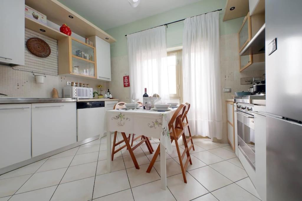 Relax Rome With 2 Balconies - 2 Bedroom Flat, 3Rd Floor With Lift, High Comfort, Quite, A Walk From Urban Train Station Gemelli And Metro A Stops Battistini & Cornelia Connecting To Center In 20 Minutes, 2 Steps From Bus Stop, Cycle Path, Groceries エクステリア 写真
