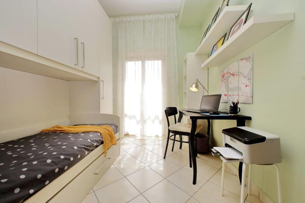 Relax Rome With 2 Balconies - 2 Bedroom Flat, 3Rd Floor With Lift, High Comfort, Quite, A Walk From Urban Train Station Gemelli And Metro A Stops Battistini & Cornelia Connecting To Center In 20 Minutes, 2 Steps From Bus Stop, Cycle Path, Groceries エクステリア 写真