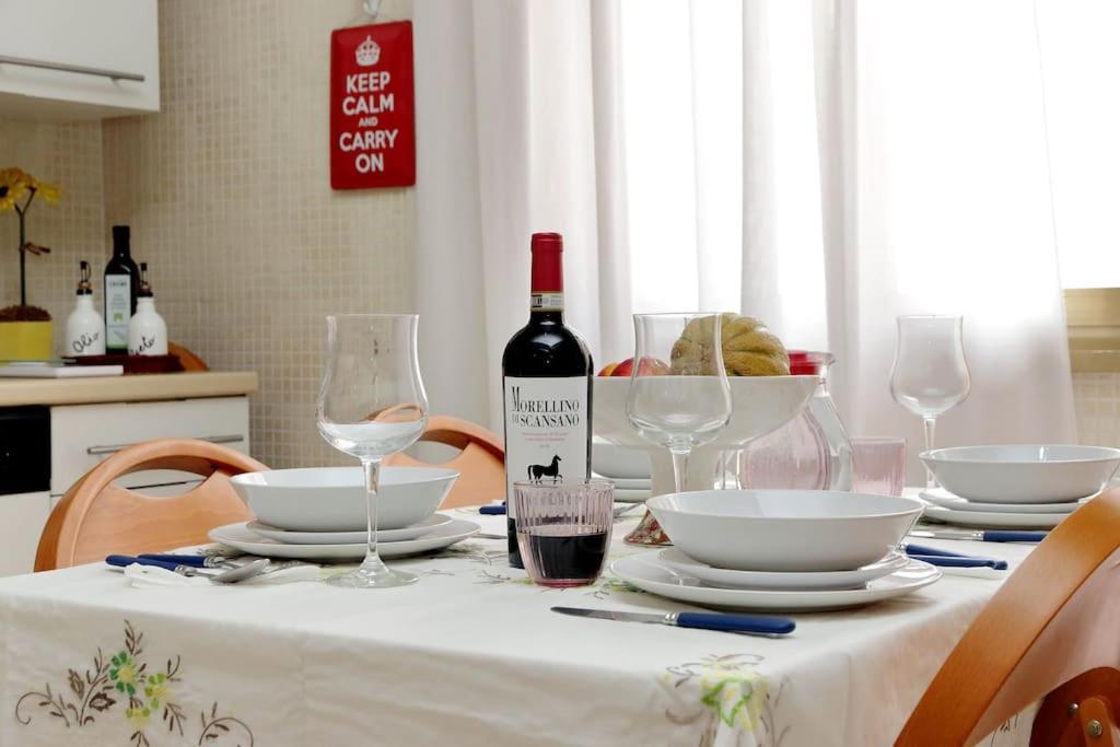 Relax Rome With 2 Balconies - 2 Bedroom Flat, 3Rd Floor With Lift, High Comfort, Quite, A Walk From Urban Train Station Gemelli And Metro A Stops Battistini & Cornelia Connecting To Center In 20 Minutes, 2 Steps From Bus Stop, Cycle Path, Groceries エクステリア 写真