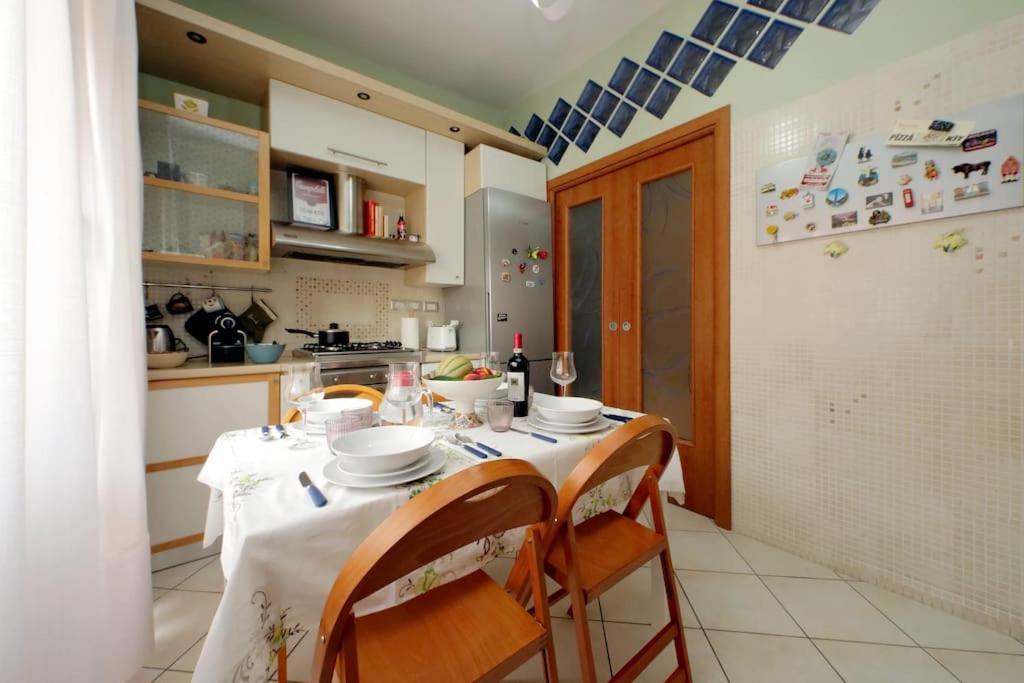 Relax Rome With 2 Balconies - 2 Bedroom Flat, 3Rd Floor With Lift, High Comfort, Quite, A Walk From Urban Train Station Gemelli And Metro A Stops Battistini & Cornelia Connecting To Center In 20 Minutes, 2 Steps From Bus Stop, Cycle Path, Groceries エクステリア 写真