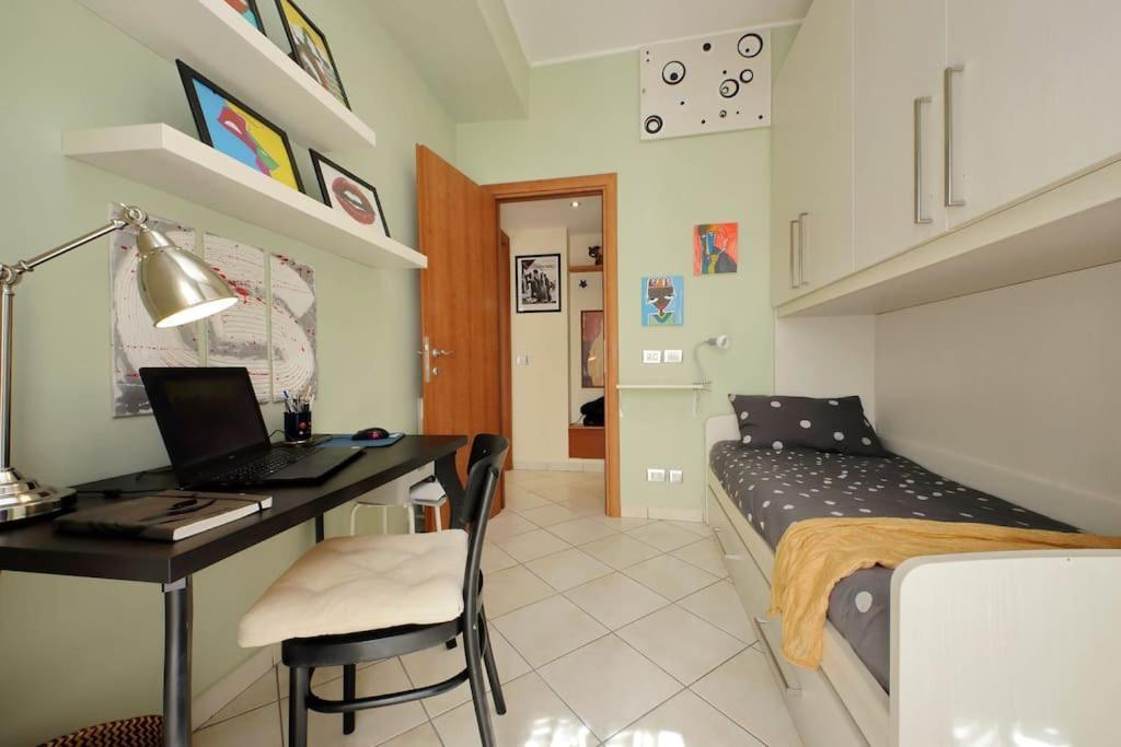 Relax Rome With 2 Balconies - 2 Bedroom Flat, 3Rd Floor With Lift, High Comfort, Quite, A Walk From Urban Train Station Gemelli And Metro A Stops Battistini & Cornelia Connecting To Center In 20 Minutes, 2 Steps From Bus Stop, Cycle Path, Groceries エクステリア 写真