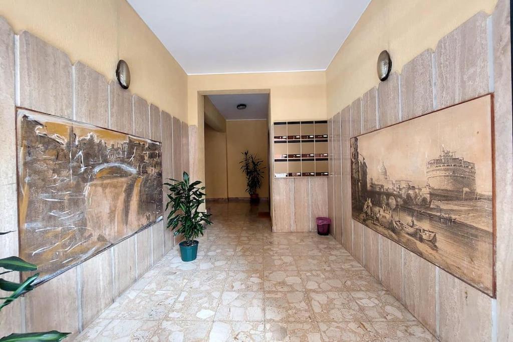 Relax Rome With 2 Balconies - 2 Bedroom Flat, 3Rd Floor With Lift, High Comfort, Quite, A Walk From Urban Train Station Gemelli And Metro A Stops Battistini & Cornelia Connecting To Center In 20 Minutes, 2 Steps From Bus Stop, Cycle Path, Groceries エクステリア 写真