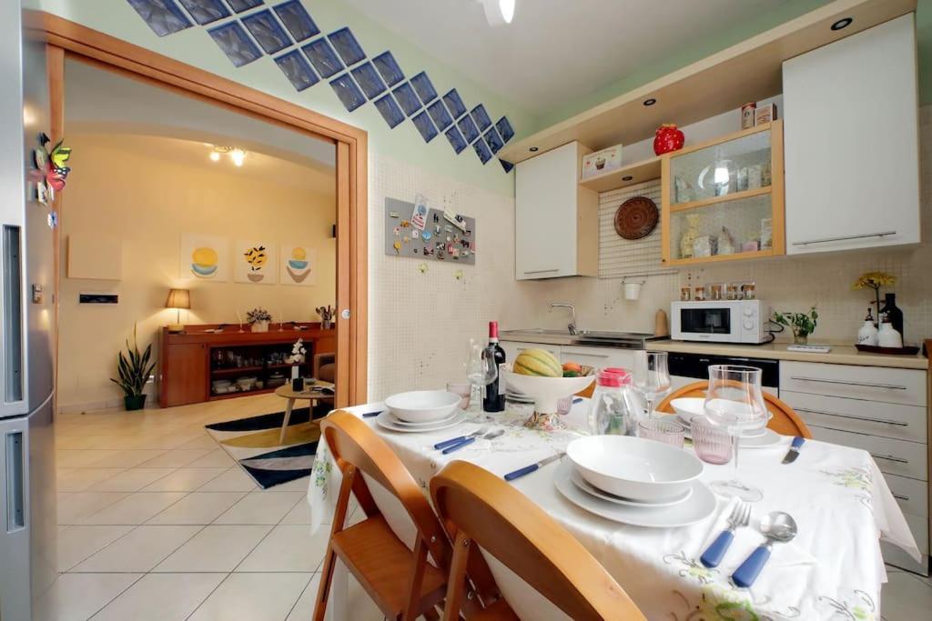 Relax Rome With 2 Balconies - 2 Bedroom Flat, 3Rd Floor With Lift, High Comfort, Quite, A Walk From Urban Train Station Gemelli And Metro A Stops Battistini & Cornelia Connecting To Center In 20 Minutes, 2 Steps From Bus Stop, Cycle Path, Groceries エクステリア 写真