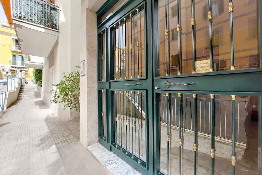 Relax Rome With 2 Balconies - 2 Bedroom Flat, 3Rd Floor With Lift, High Comfort, Quite, A Walk From Urban Train Station Gemelli And Metro A Stops Battistini & Cornelia Connecting To Center In 20 Minutes, 2 Steps From Bus Stop, Cycle Path, Groceries エクステリア 写真