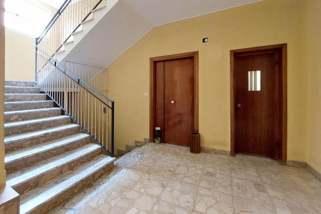 Relax Rome With 2 Balconies - 2 Bedroom Flat, 3Rd Floor With Lift, High Comfort, Quite, A Walk From Urban Train Station Gemelli And Metro A Stops Battistini & Cornelia Connecting To Center In 20 Minutes, 2 Steps From Bus Stop, Cycle Path, Groceries エクステリア 写真
